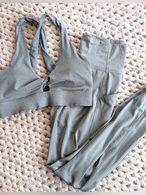 Fabletics Shine Oasis Twinkle Activewear Set With Pockets